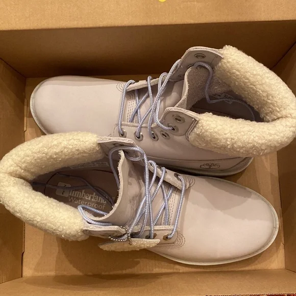 New in Box Women’s Timberland Premium 6-Inch Waterproof Boots - Picture 2 of 8